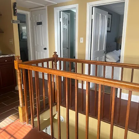 Unit-A Gorgeous Private Suite Near Metro Train Station And Washington Dc